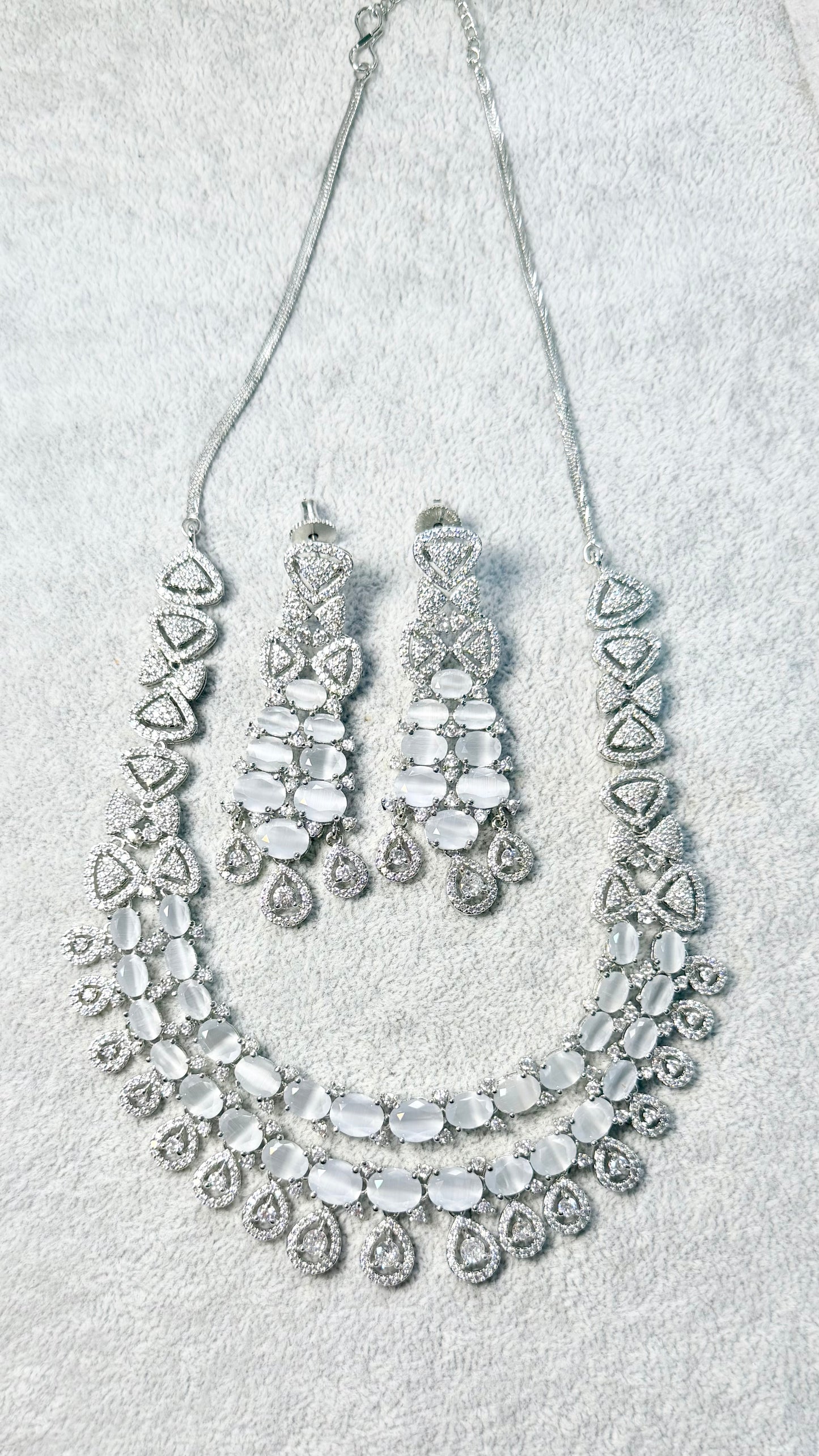 Gray Quartz Diamanté Set