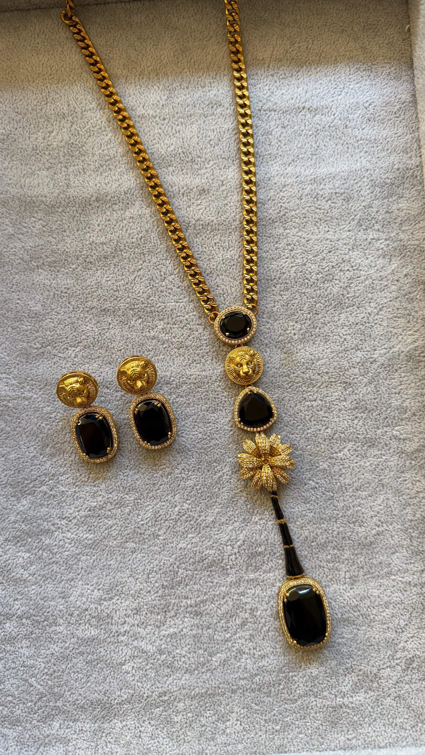 Noir Lioness Necklace & Earring Set